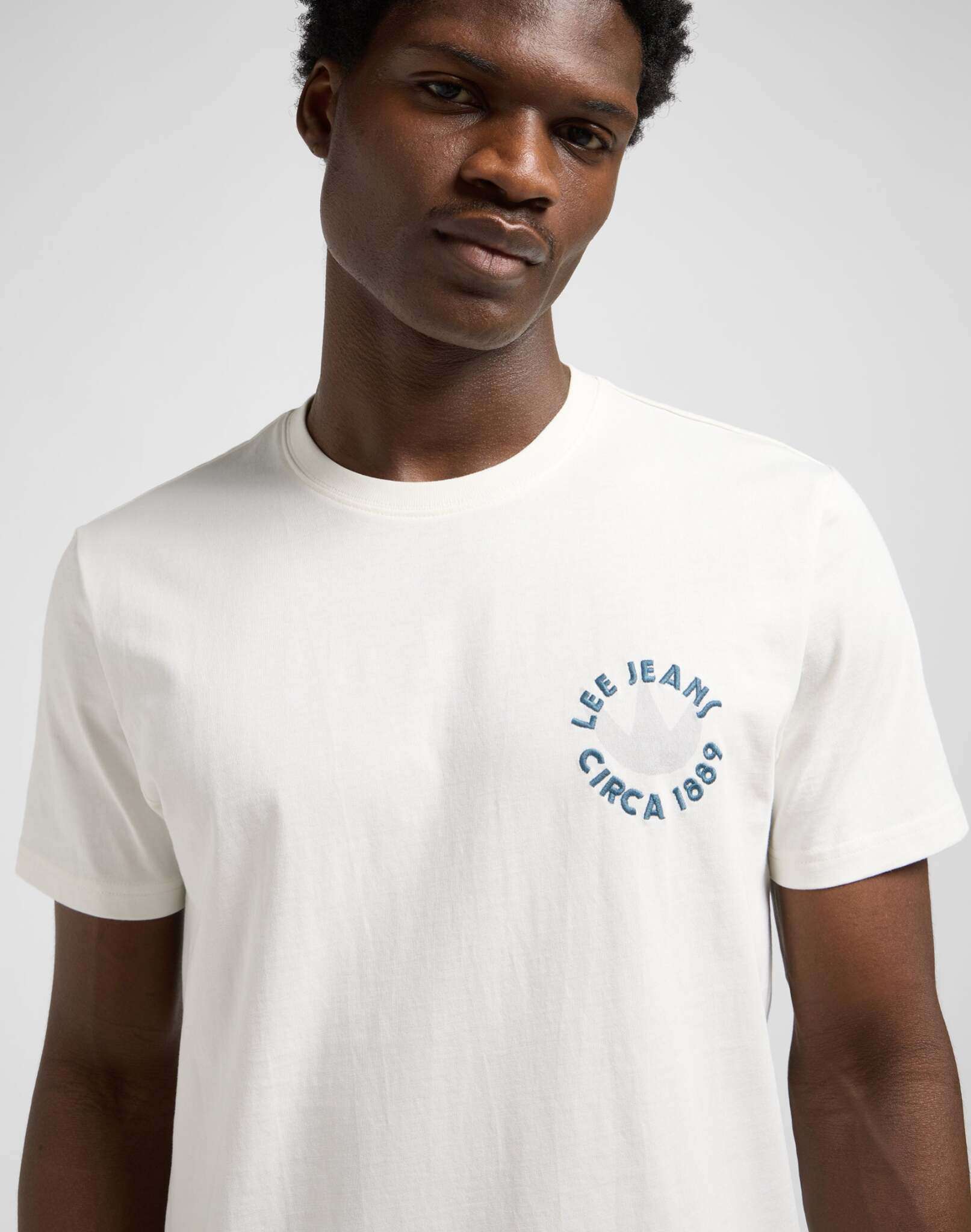Ss Elevated Ess Logo Tee in Ecru T-Shirts Lee