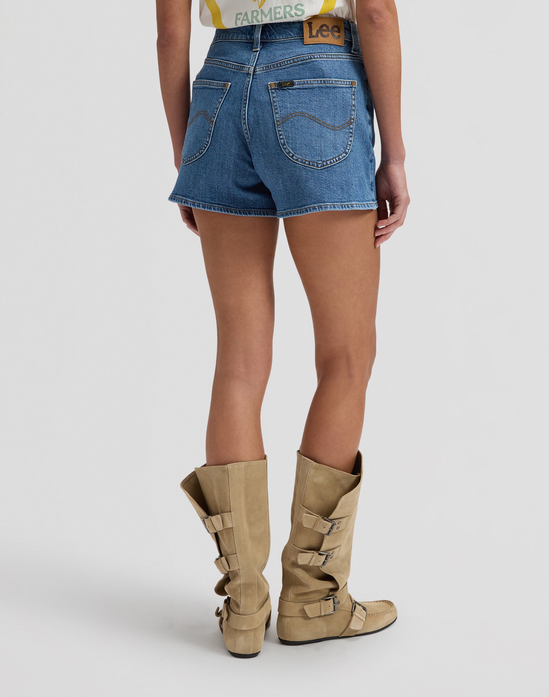 Carol Short in Sleet Jeansshorts Lee