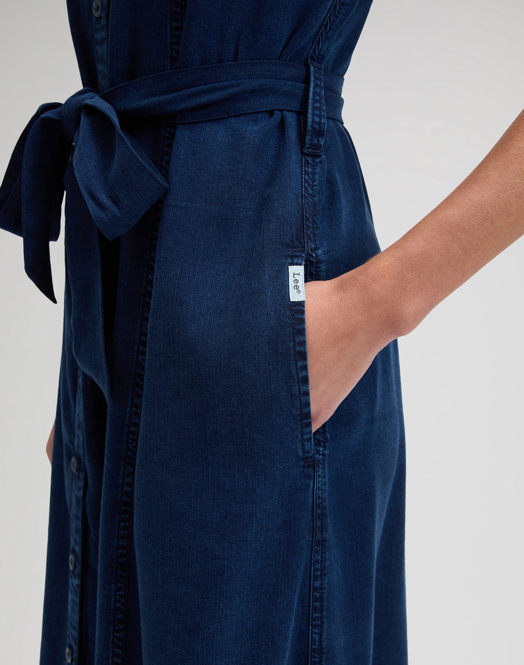 Belted Midi Dress in Sunset Ride Kleider Lee