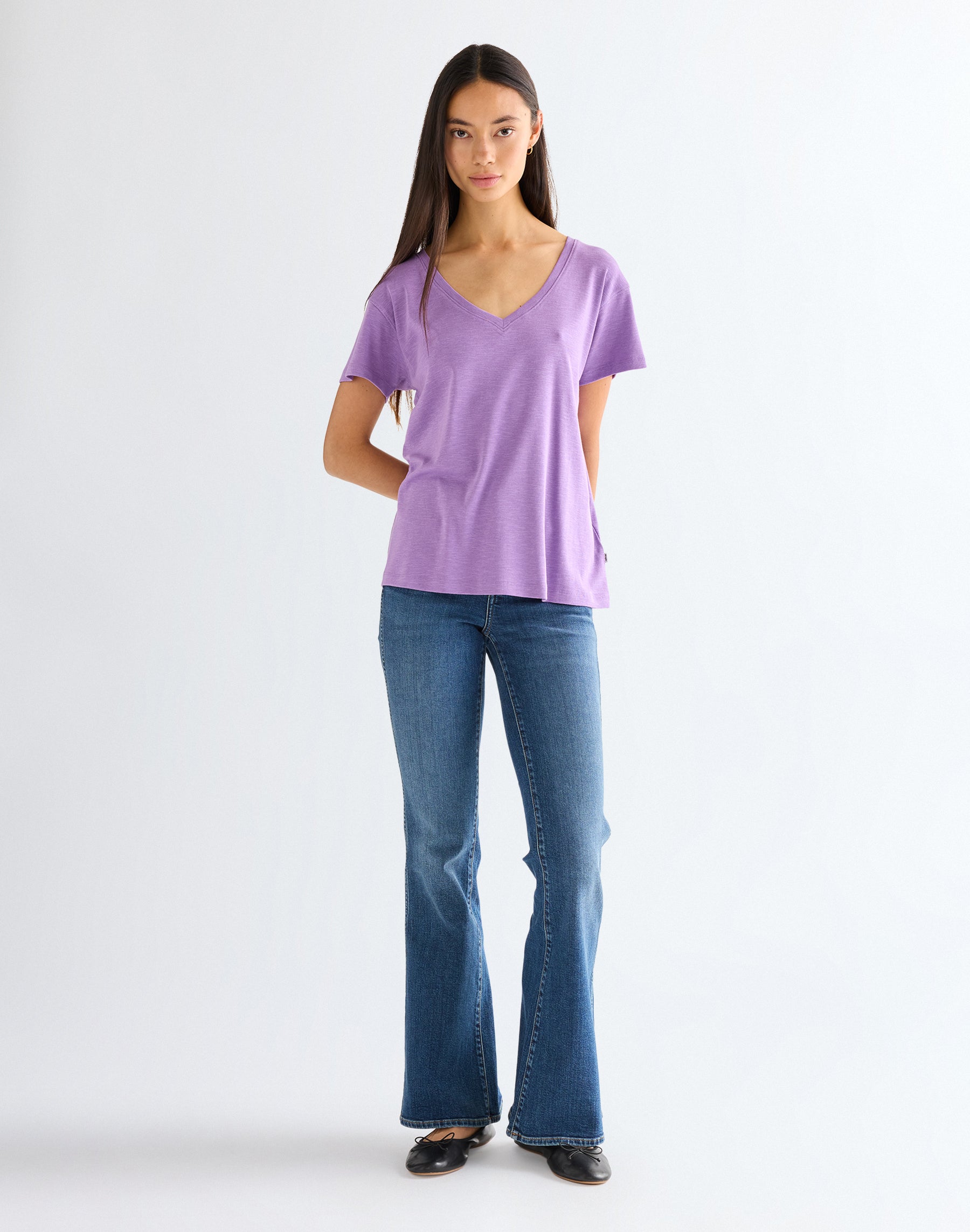 Easy V Neck in Bellflower T-Shirts Wrangler