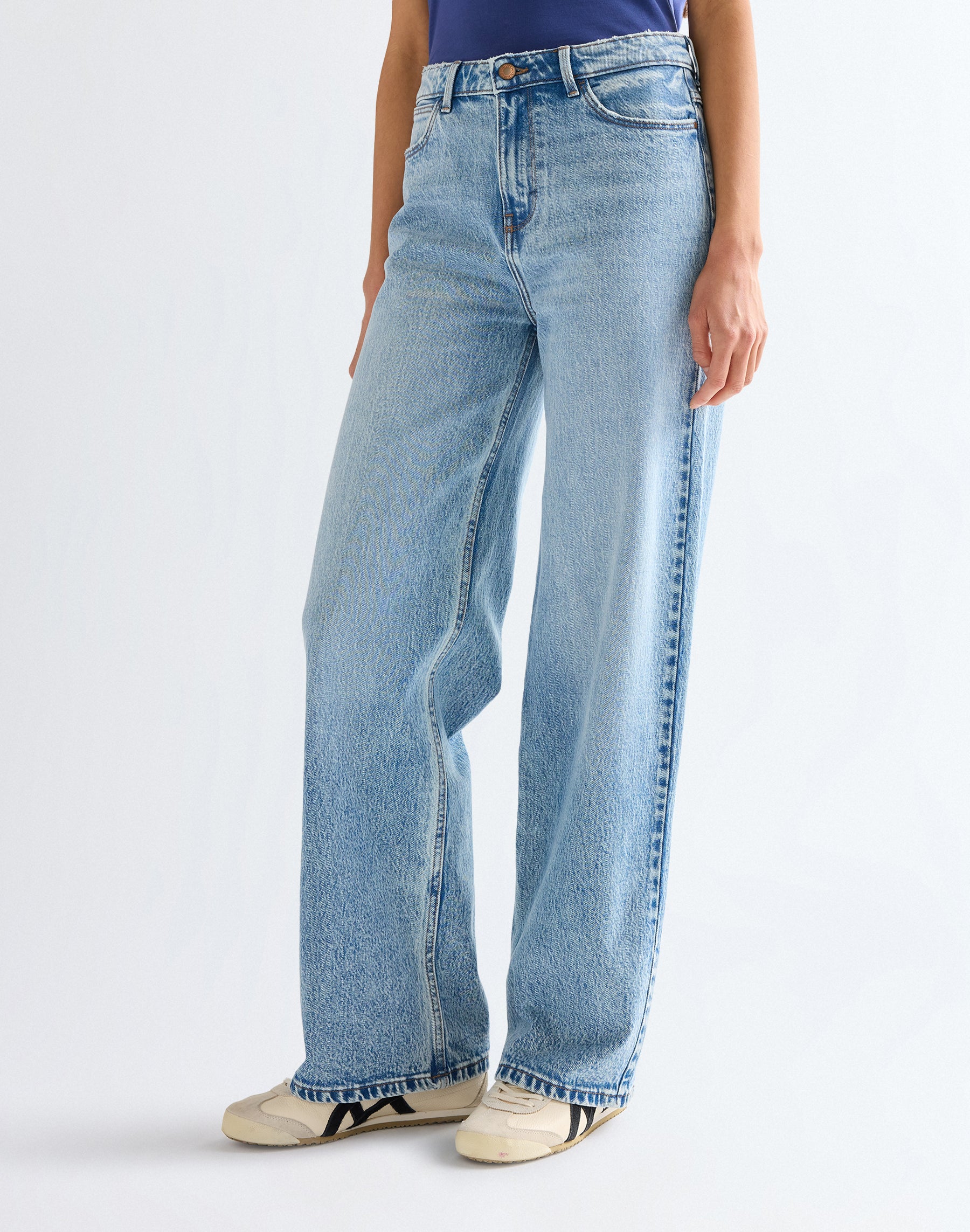 Loose Straight in Blissful Jeans Wrangler