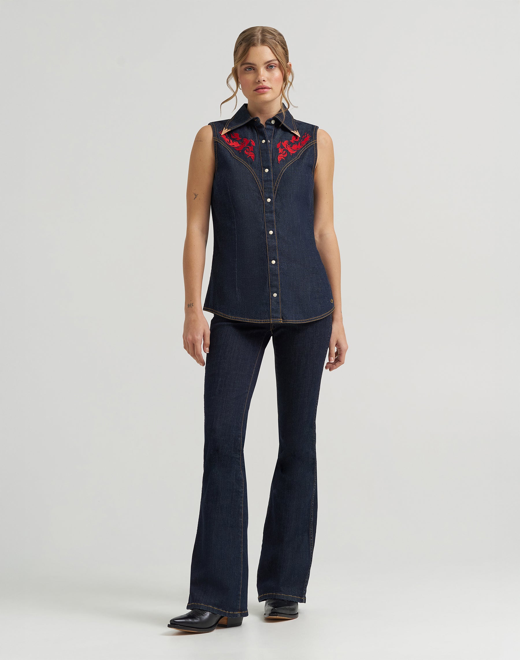 Sleeveless Shirt in Rinse Hemden Wrangler