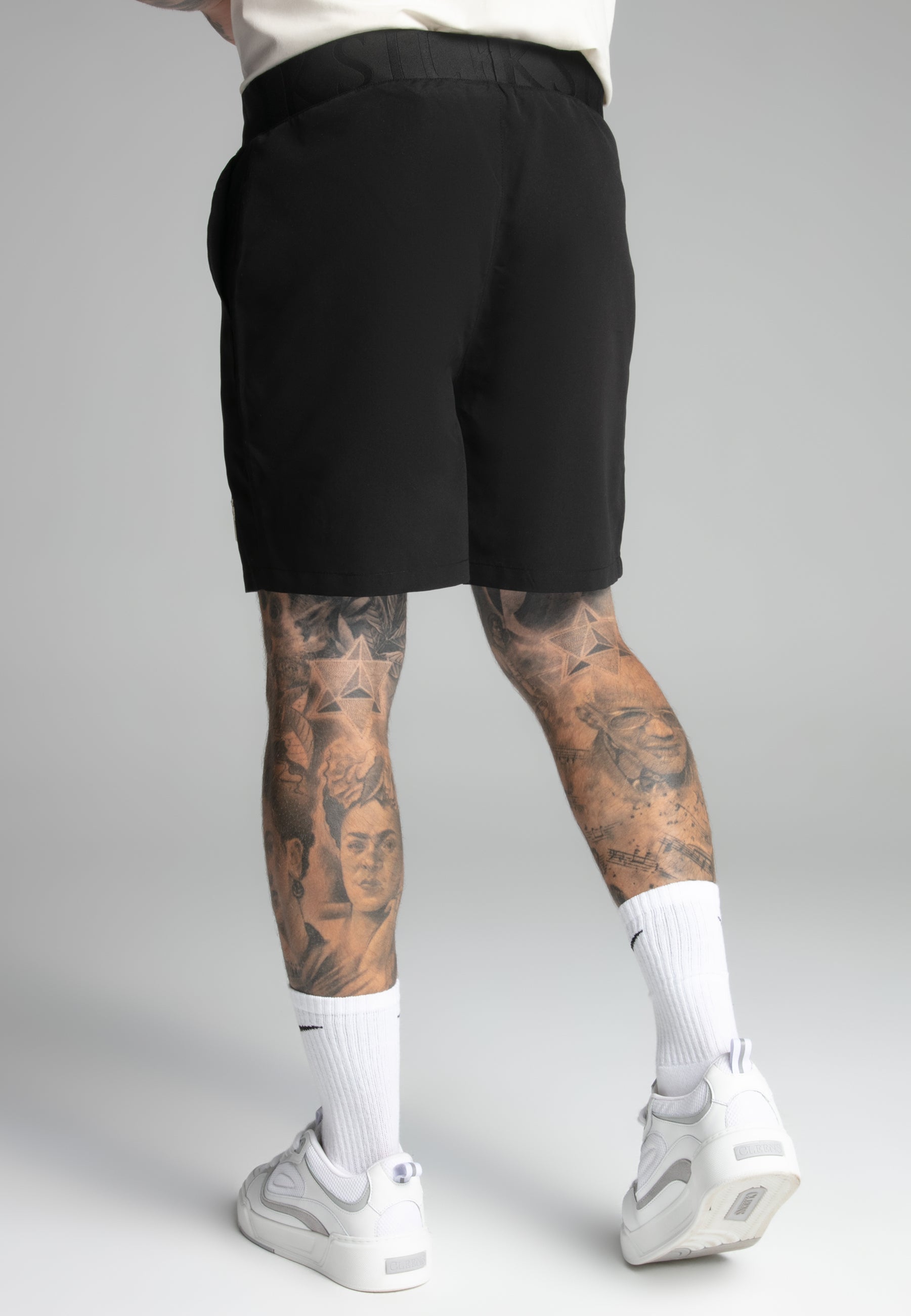 Swim Shorts in Black Badehosen SikSilk