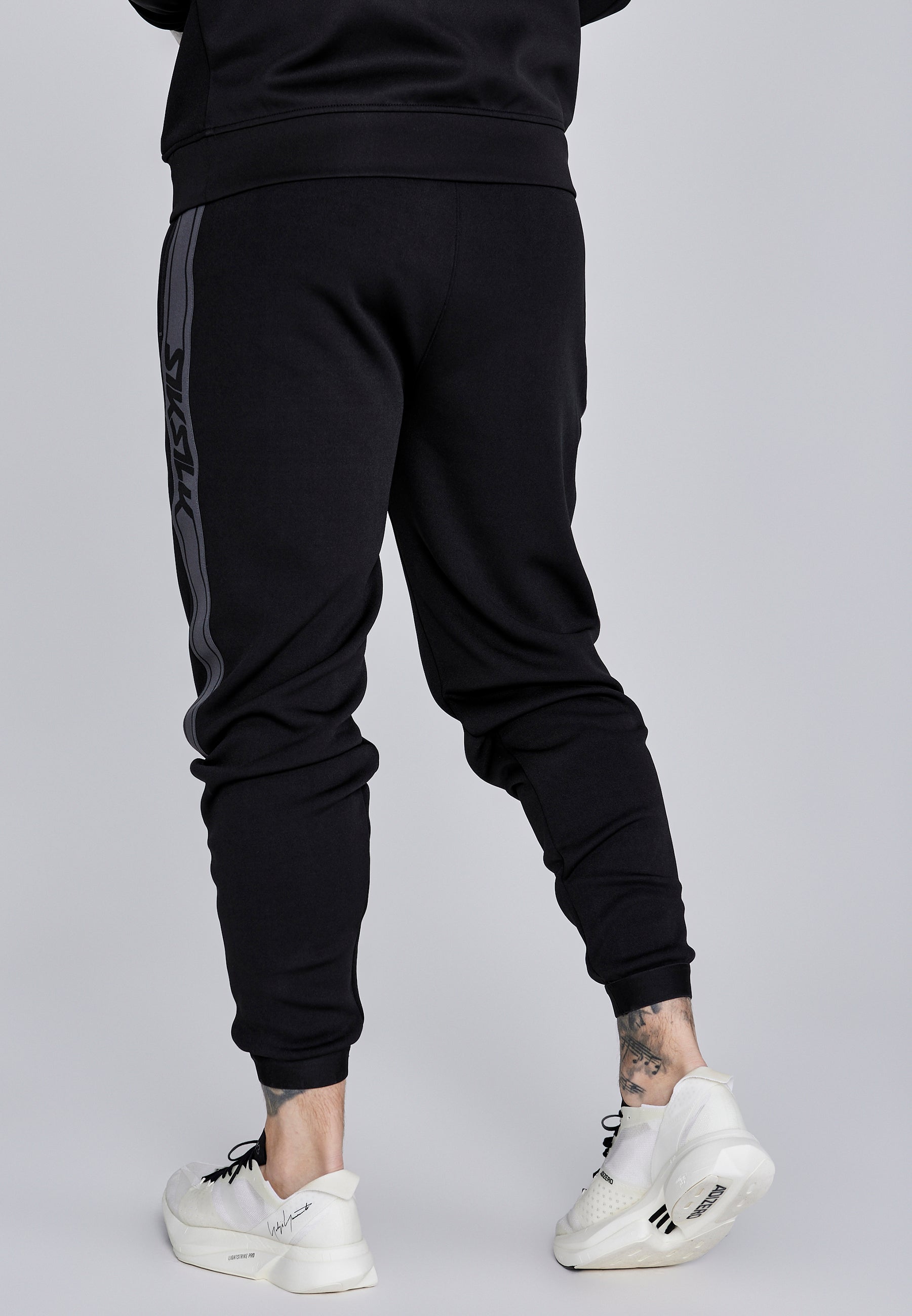 Muscle Fit Joggers in Black