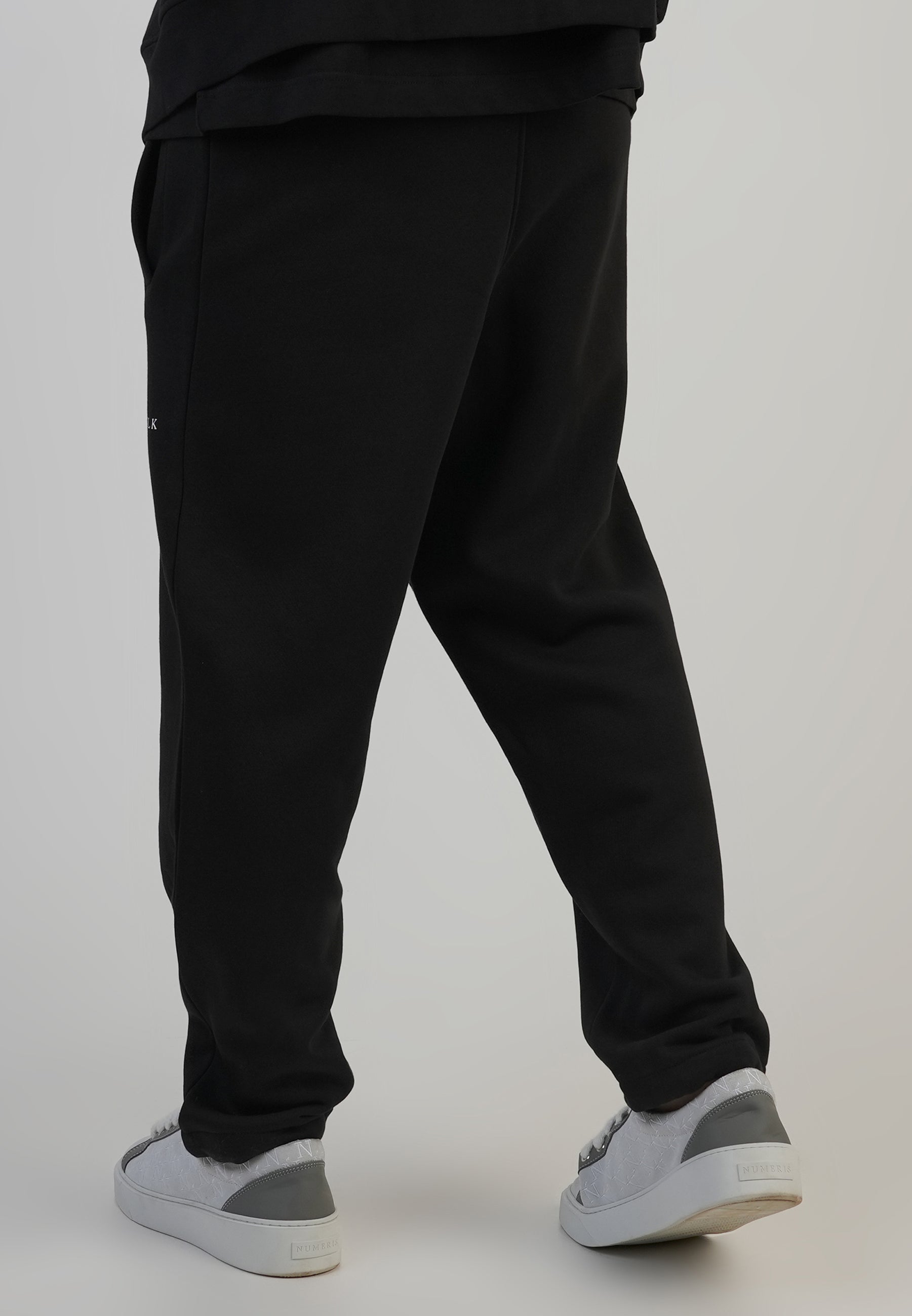 Track Pants in Black Hosen SikSilk
