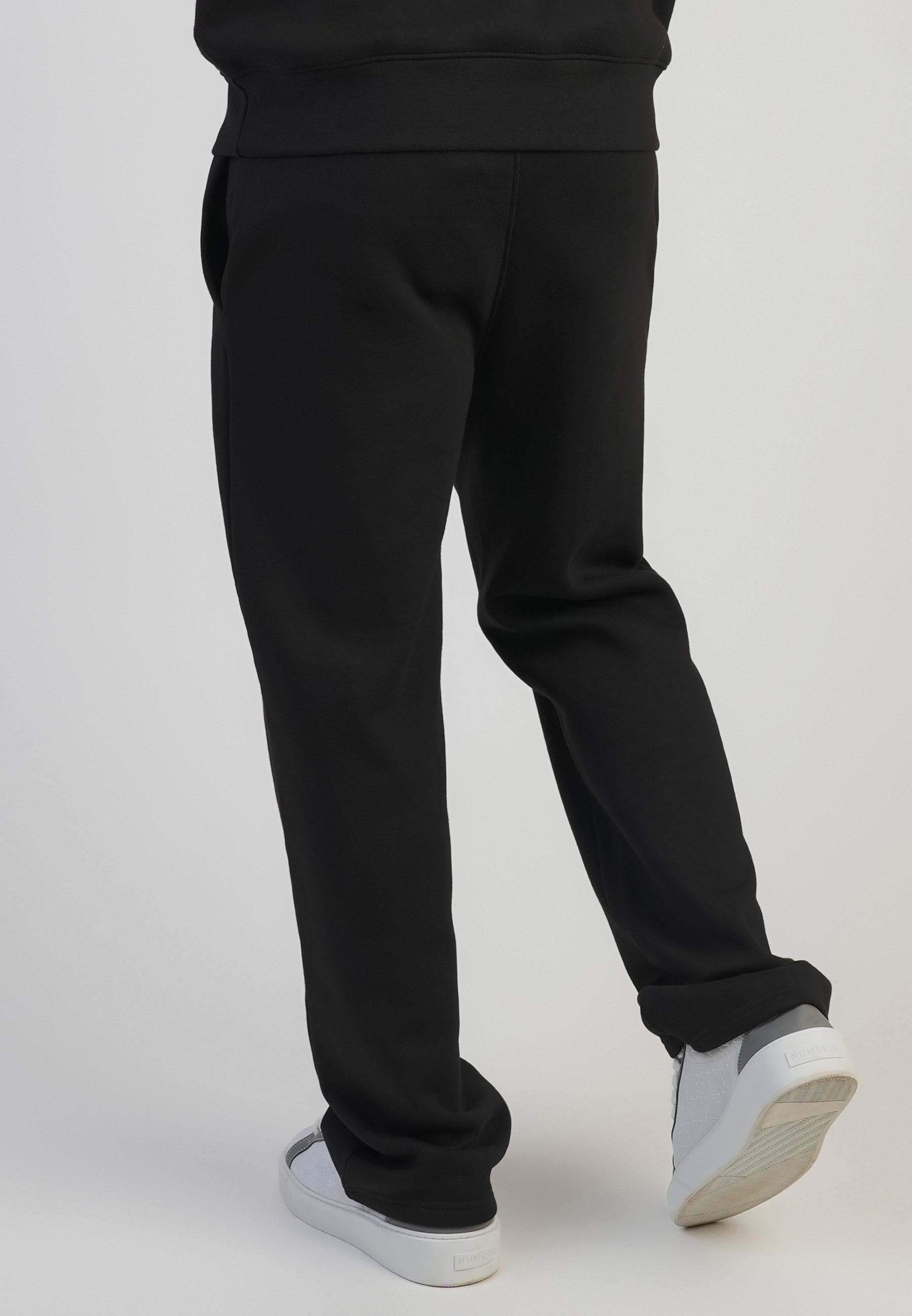 Track Pants in Black Hosen SikSilk