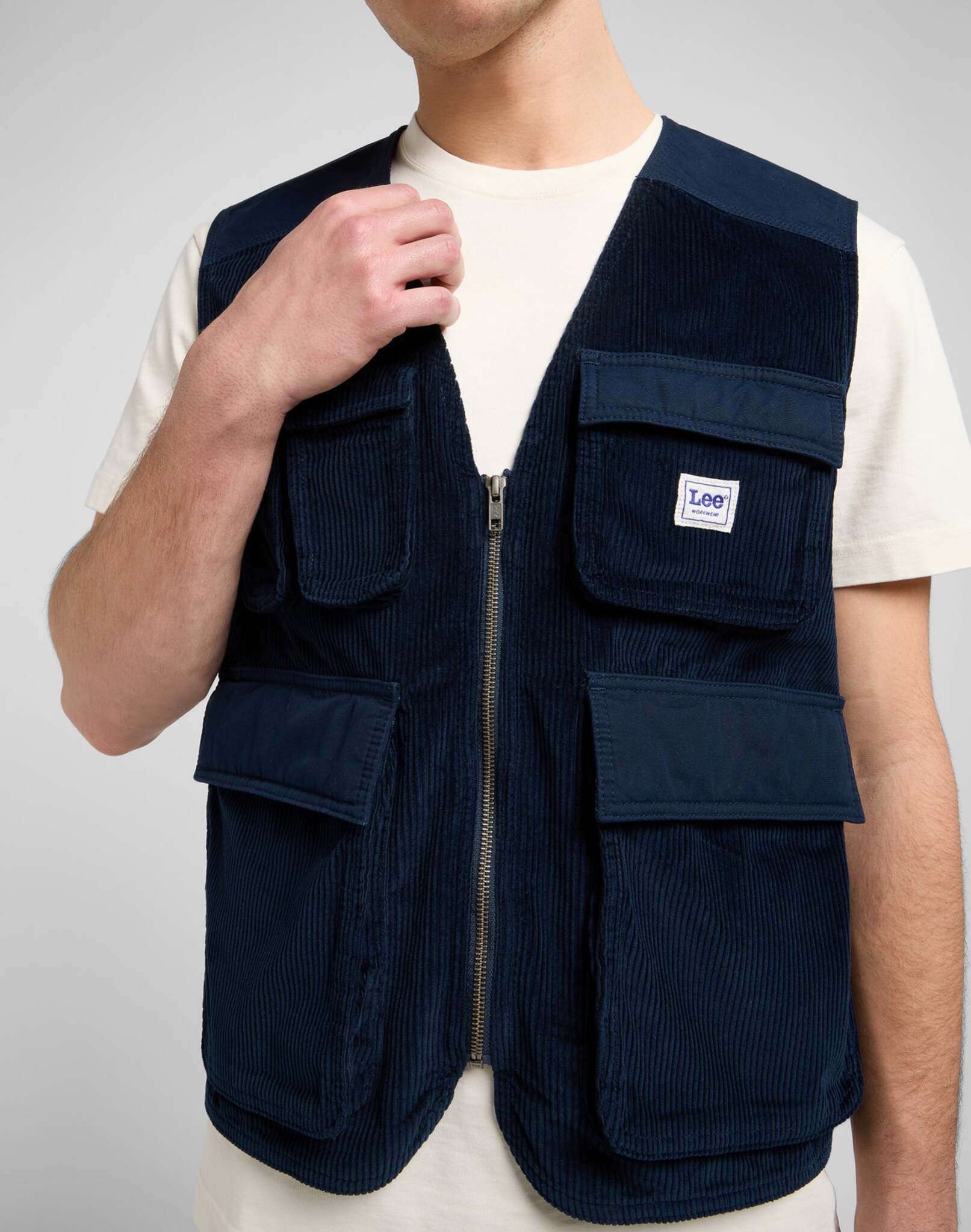 Mixed Media Ww Vest in Rivet Navy Jacken Lee