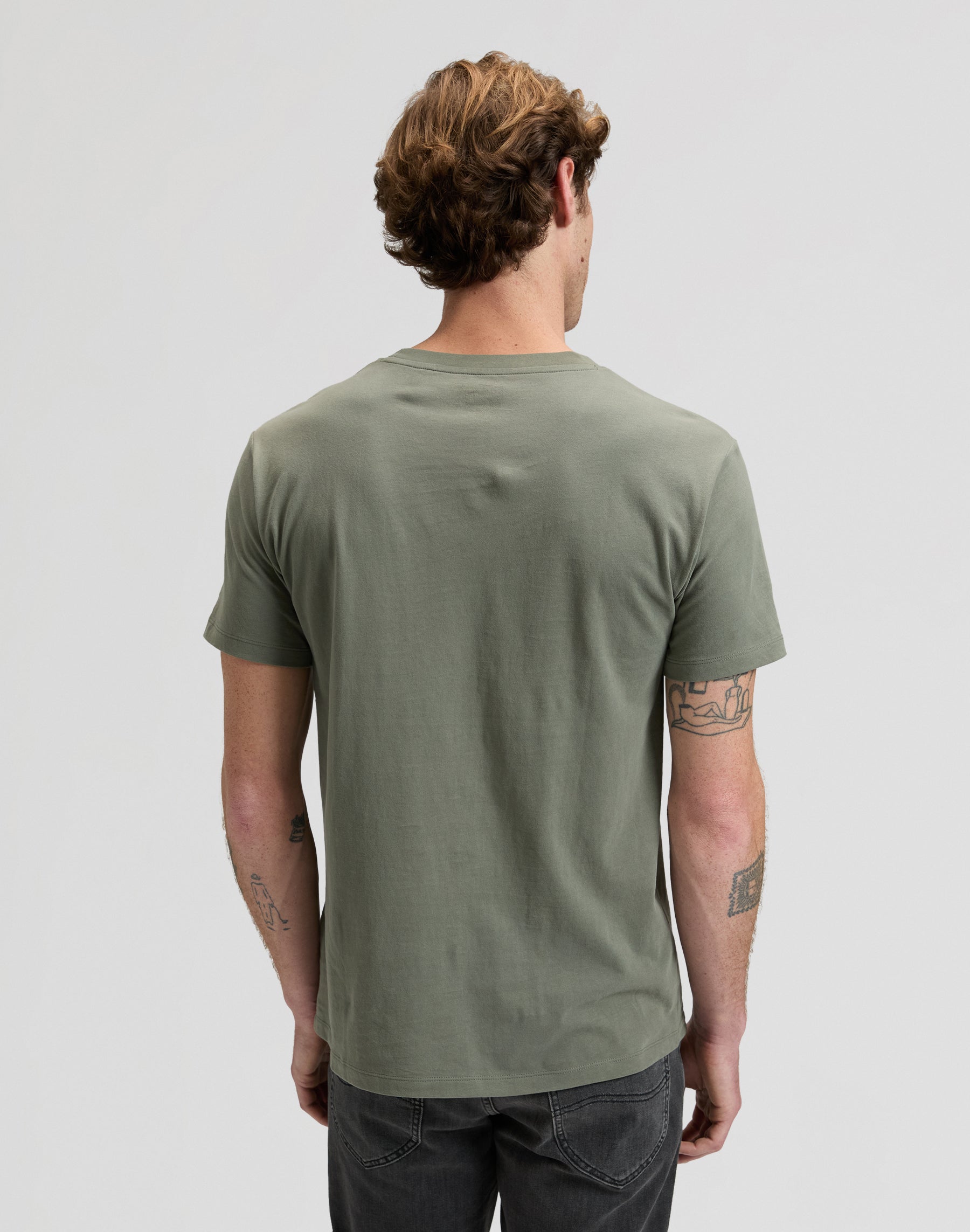 Ultimate Pocket Tee in Lichen Olive