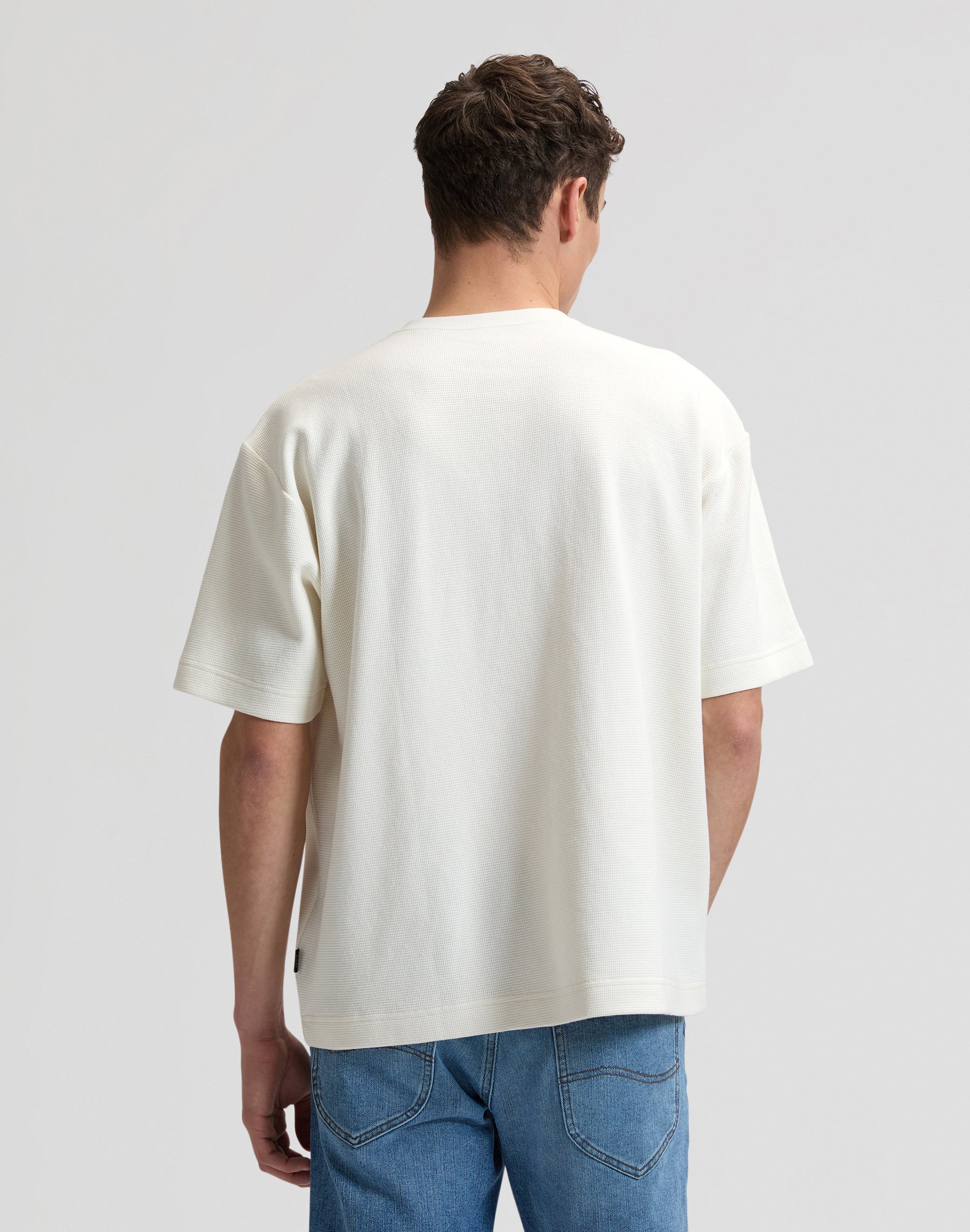 Henley in Natural T-Shirts Lee