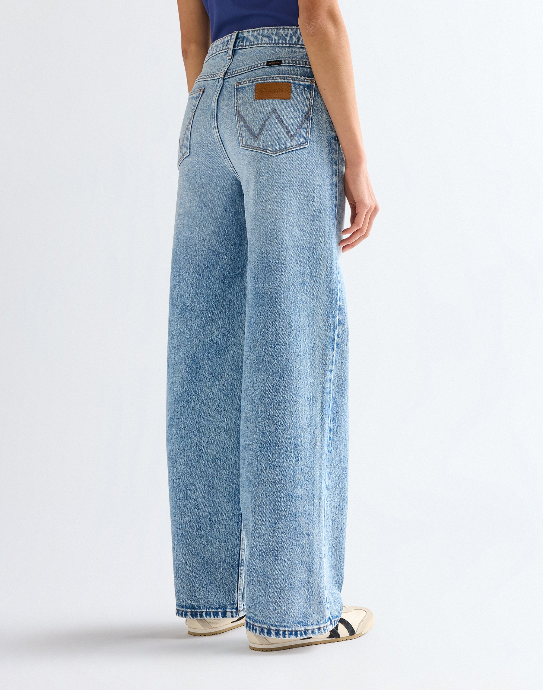 Loose Straight in Blissful Jeans Wrangler