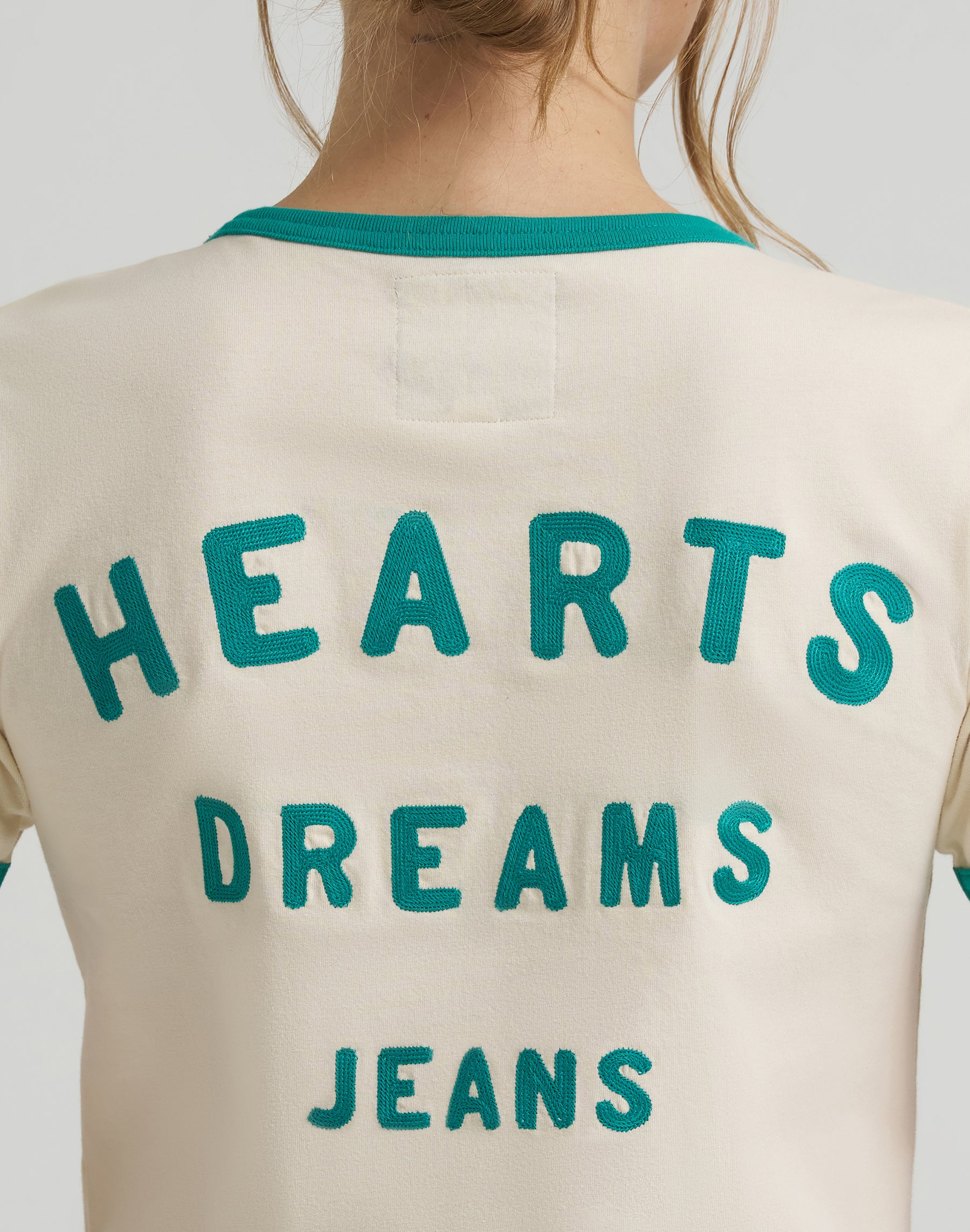 Good Jeans Tee in Cream T-Shirts Wrangler