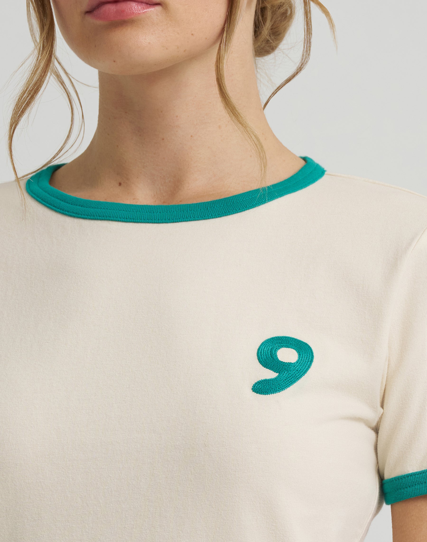 Good Jeans Tee in Cream T-Shirts Wrangler