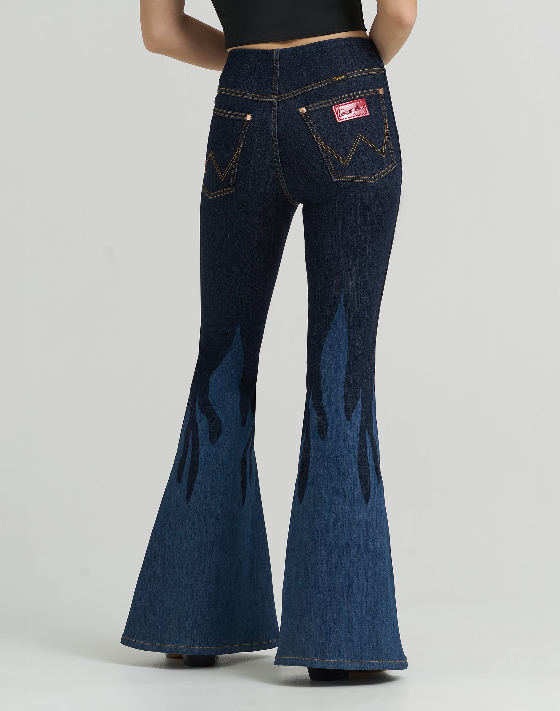 Flame Pull On Flare in Rinse Jeans Wrangler