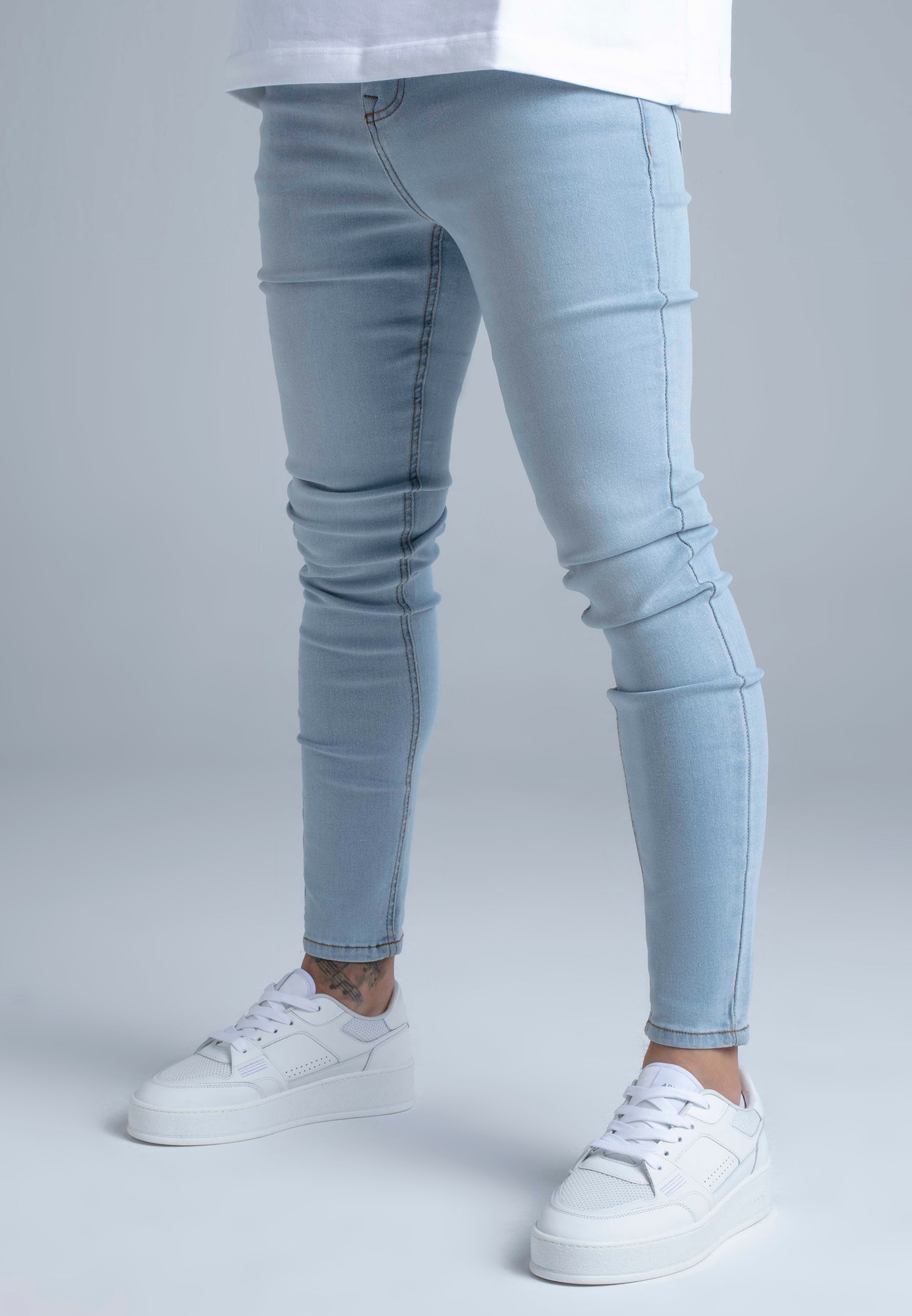 Skinny Jeans in Washed Light Blue