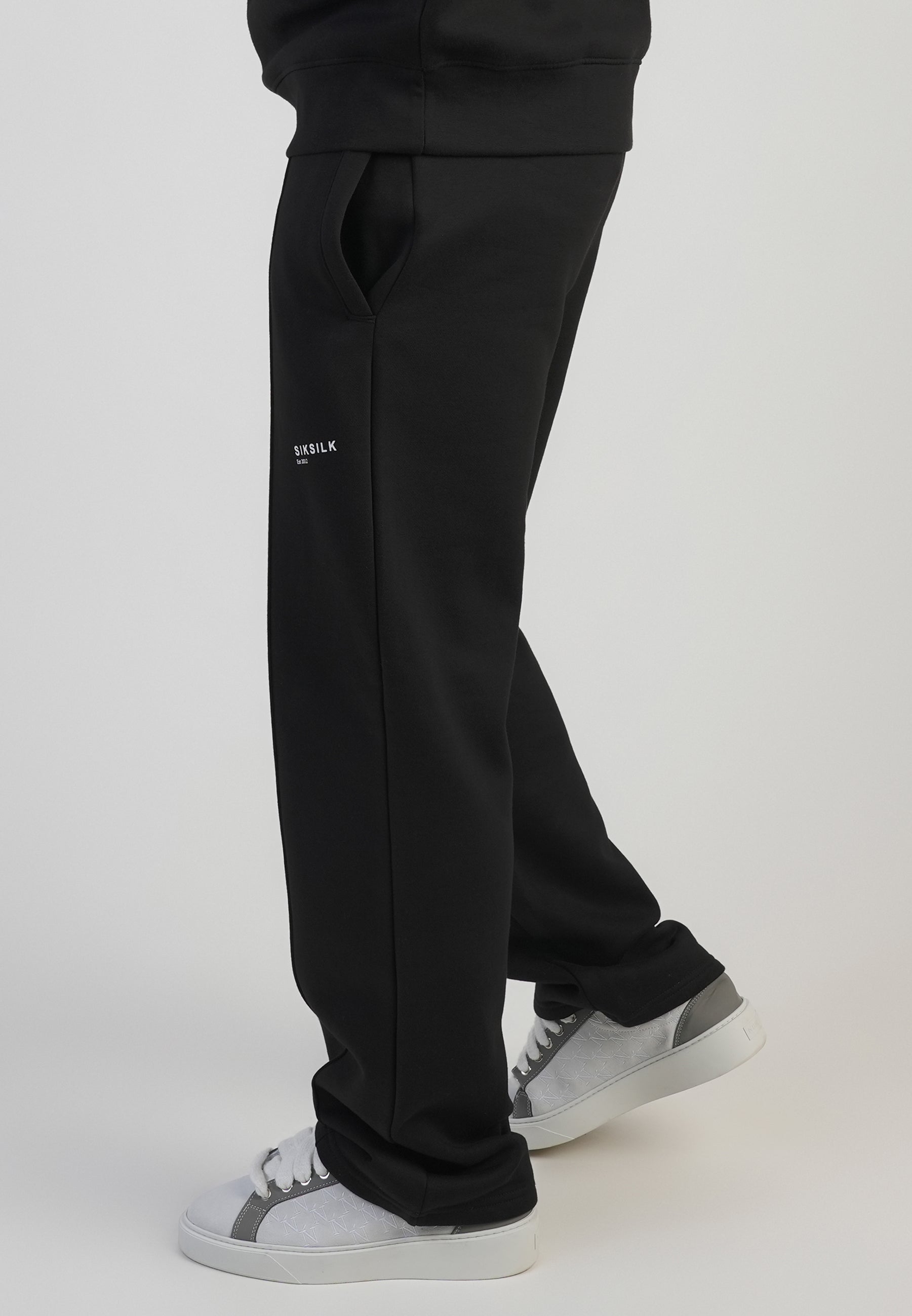 Track Pants in Black Hosen SikSilk